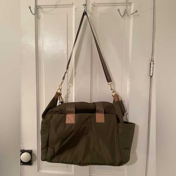 Suite by skip hop diaper bag smaller purse/wallet, paci pouch shoulder bag green - Picture 6 of 15